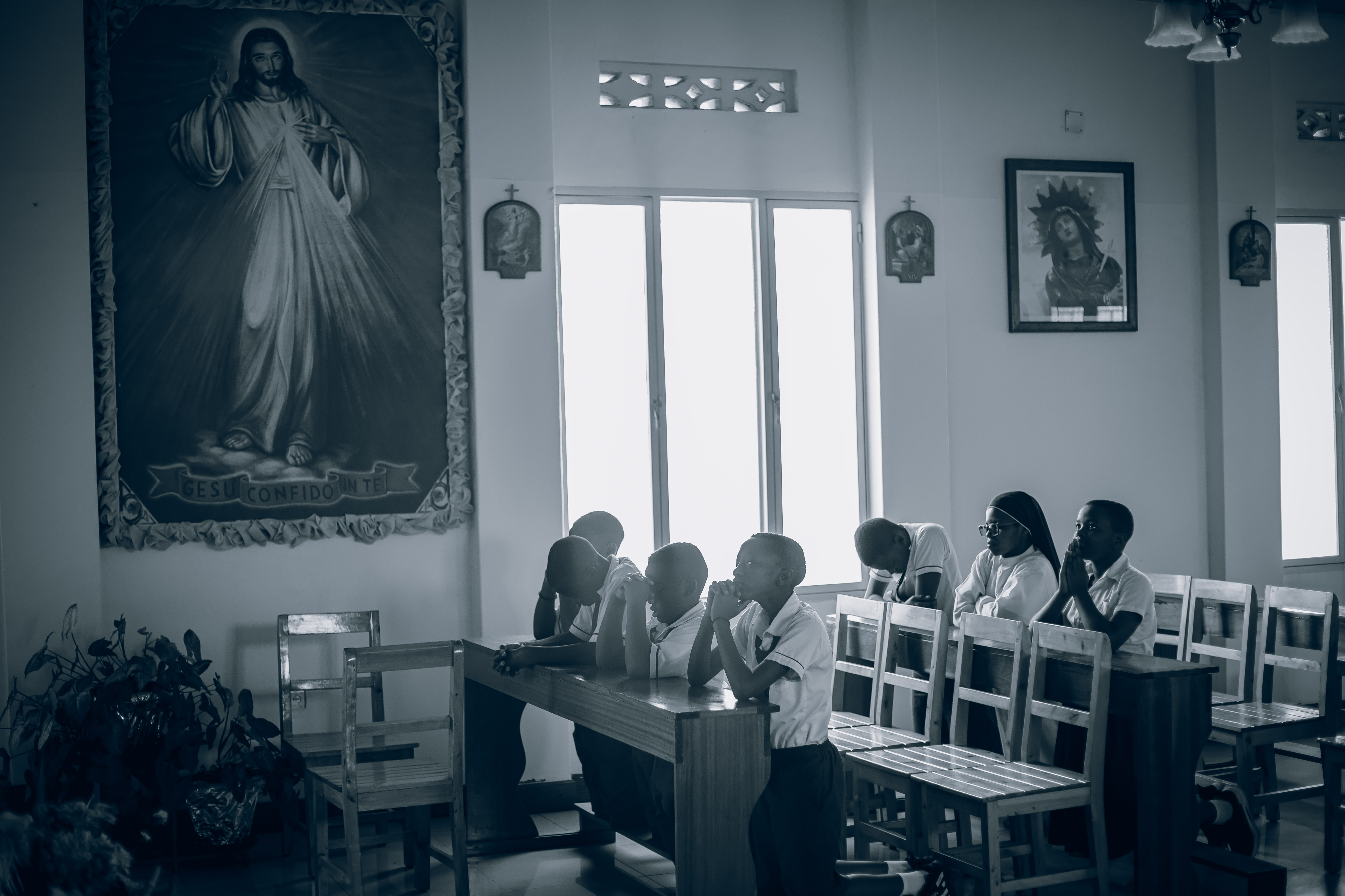 Les élèves d'École Les Pionniers à la messe.